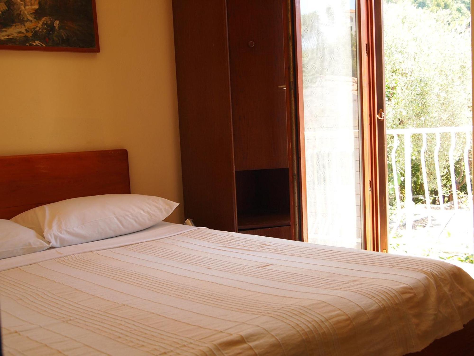Zoro Apartments Sveti Stefan Bagian luar foto