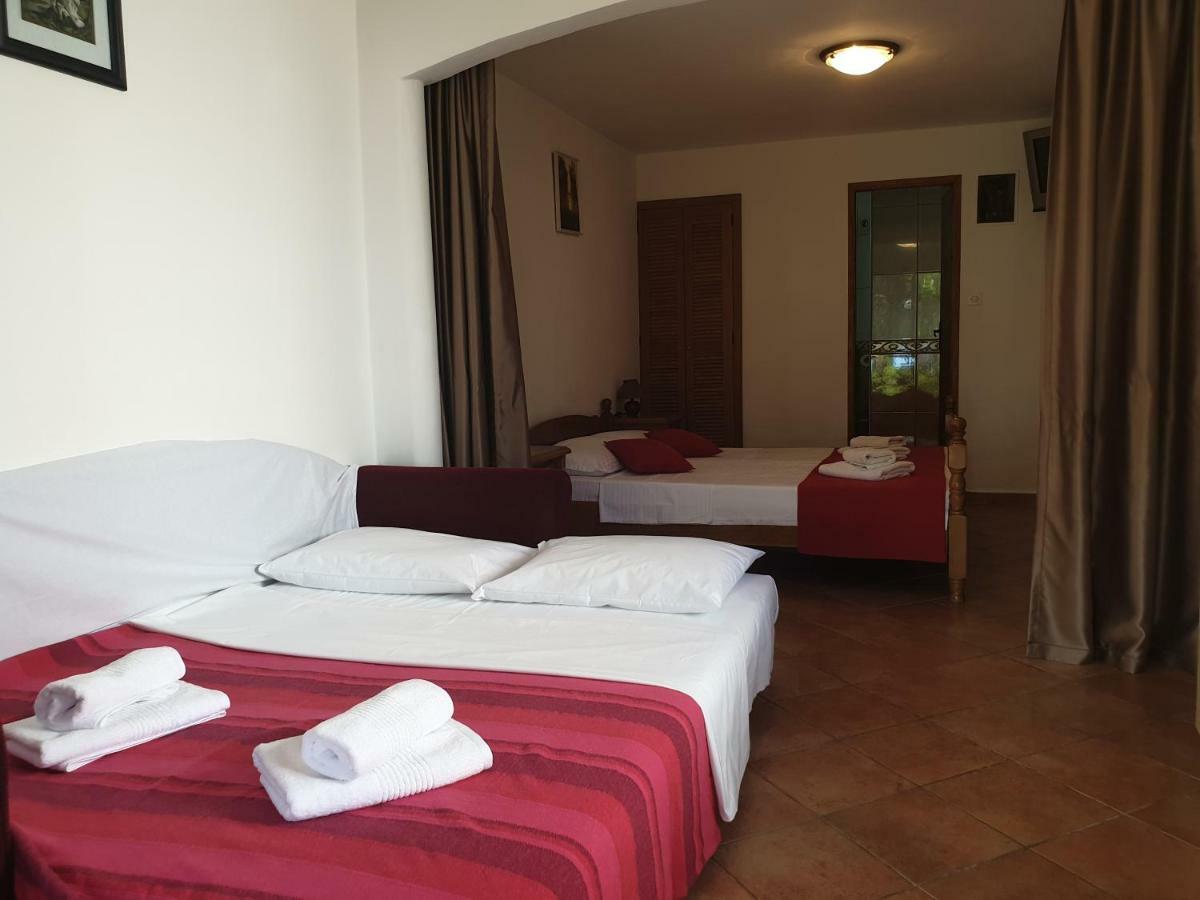 Zoro Apartments Sveti Stefan Bagian luar foto