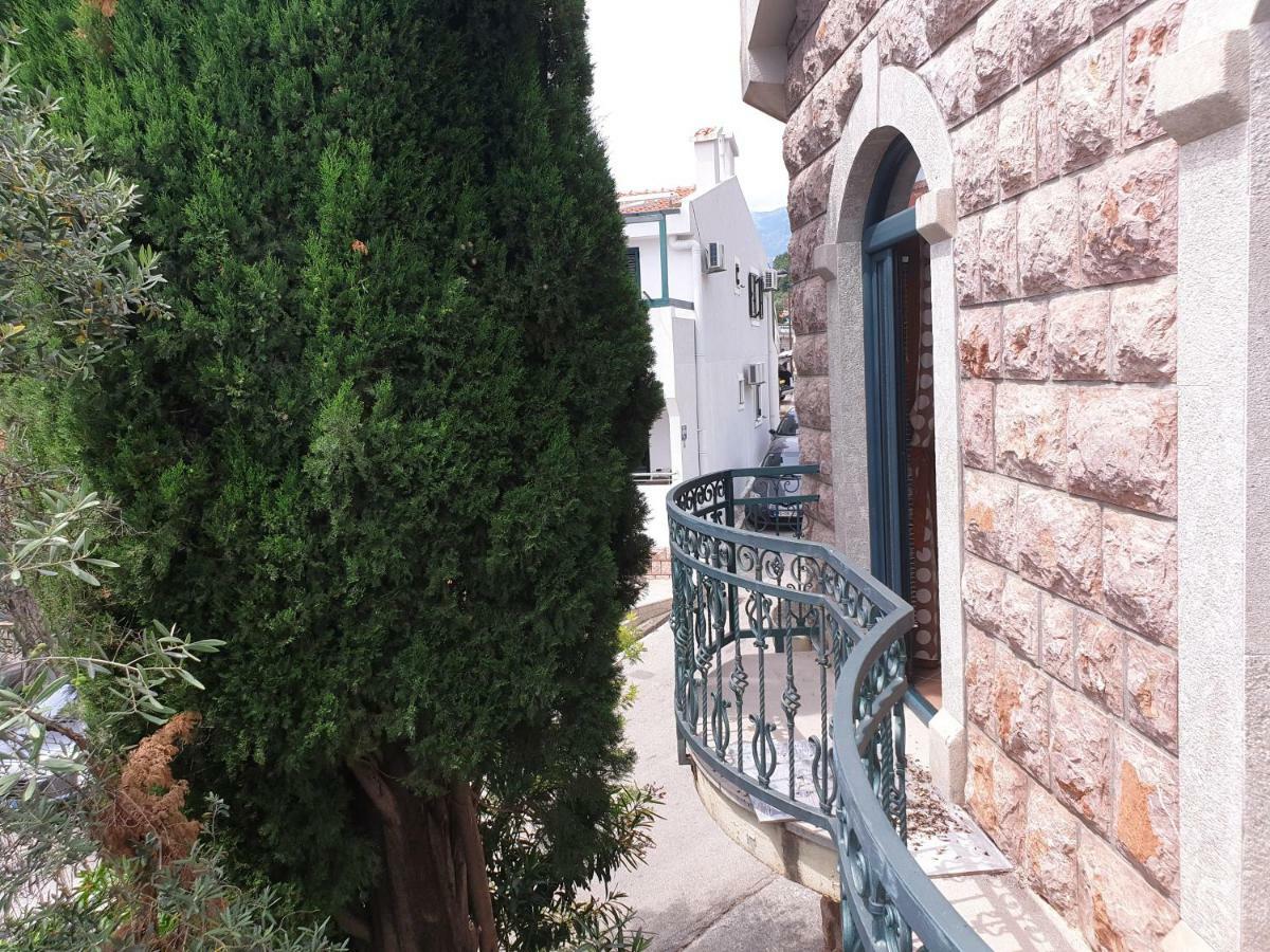 Zoro Apartments Sveti Stefan Bagian luar foto