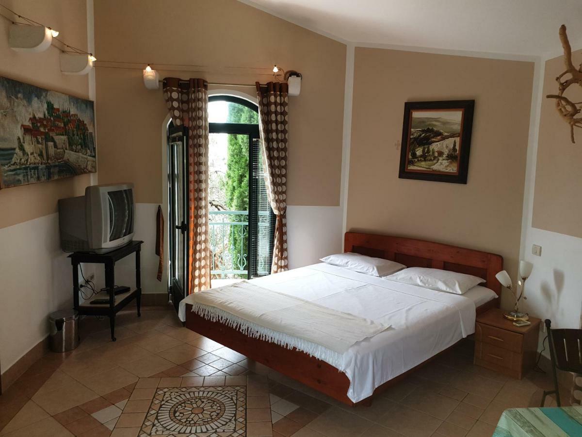 Zoro Apartments Sveti Stefan Bagian luar foto