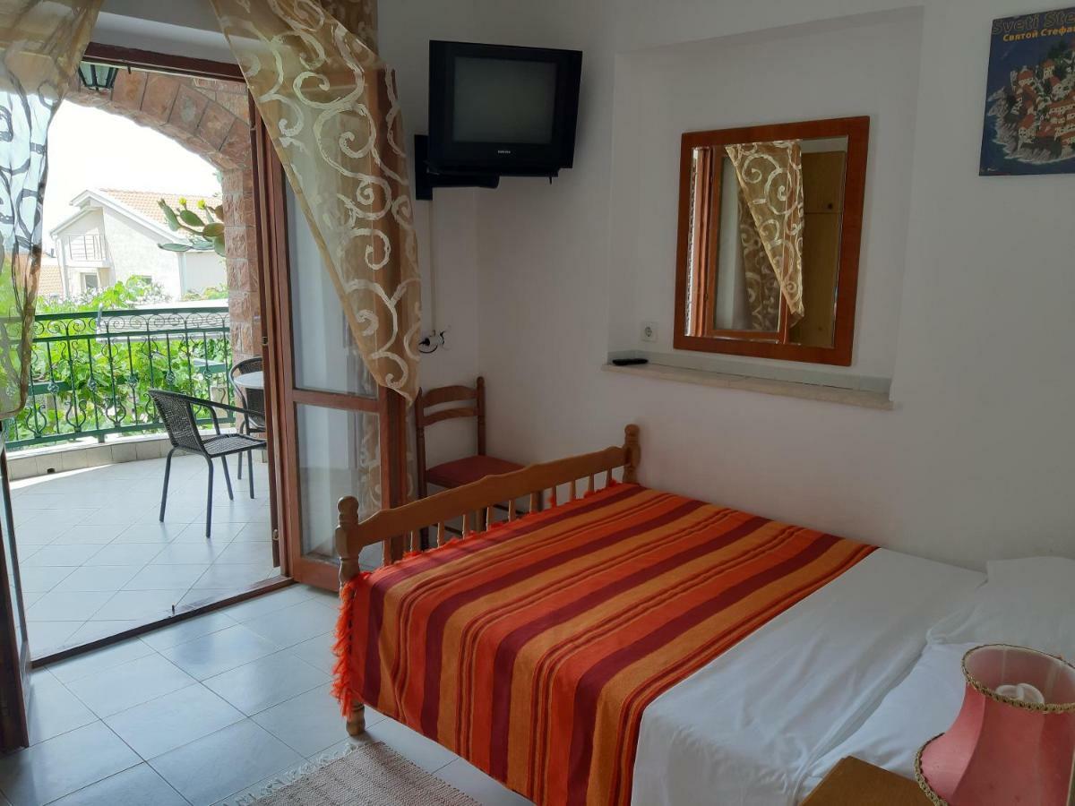 Zoro Apartments Sveti Stefan Bagian luar foto